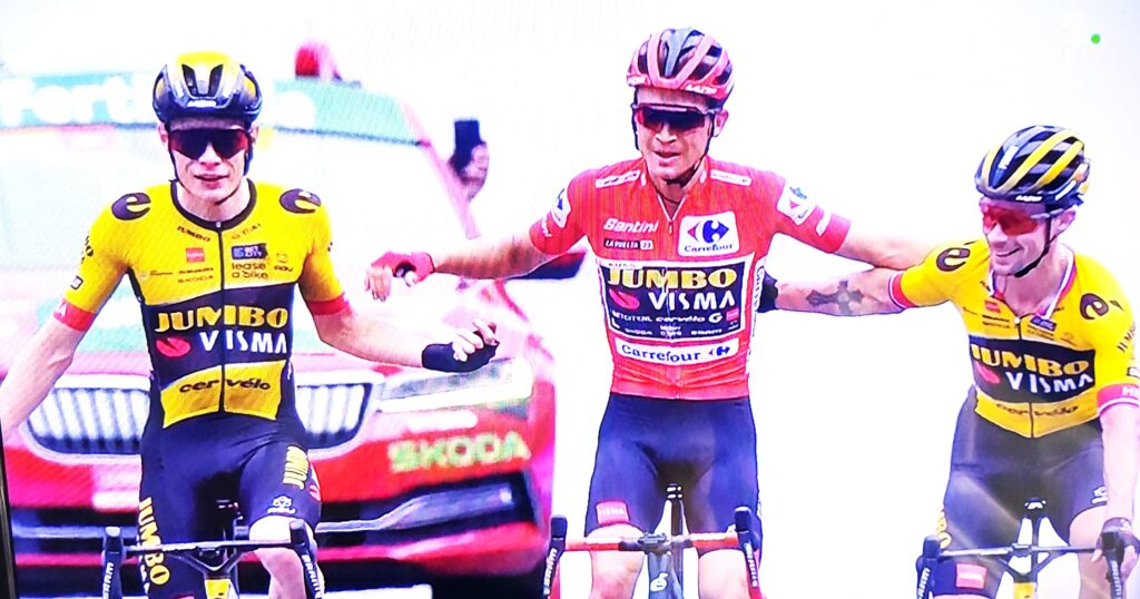 Deze afbeelding heeft een leeg alt-attribuut; de bestandsnaam is Jumbo-Trio-wint-Vuelta-23-1-1024x538.jpg